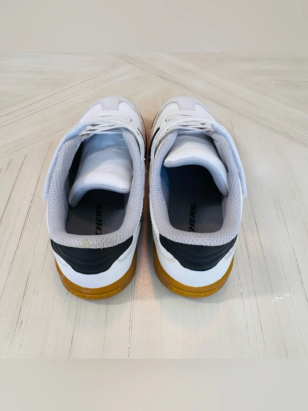 Skechers Zinger Street White Black Sneakers Kids Size 12 - EUC